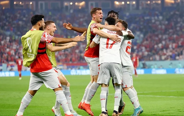 Qatar 2022: Suiza venció a Serbia en un parido a puro gol y se clasificó a octavos de final