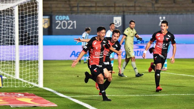 Liga Profesional: Colón hizo historia, goleó 3-0 a Racing y se consagró campeón por primera vez 