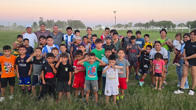 Buyatti destac&oacute; el rol del deporte como herramienta de inclusi&oacute;n y acompa&ntilde;&oacute; a una escuela de f&uacute;tbol infantil
