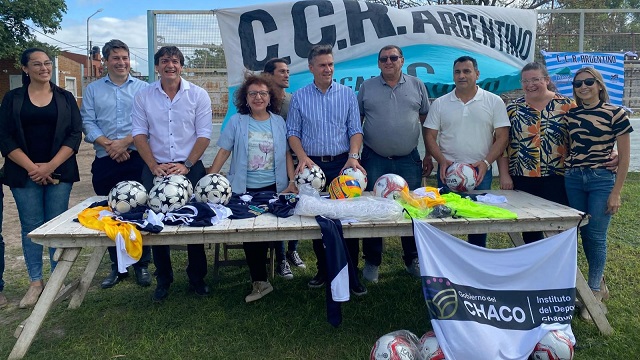 Institucional: En Machagai, Zdero entrego elementos deportivos para el Centro Cultural Recreativo Argentino 