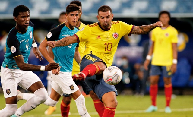 Colombia con un golazo de Cardona superó a Ecuador en el debut