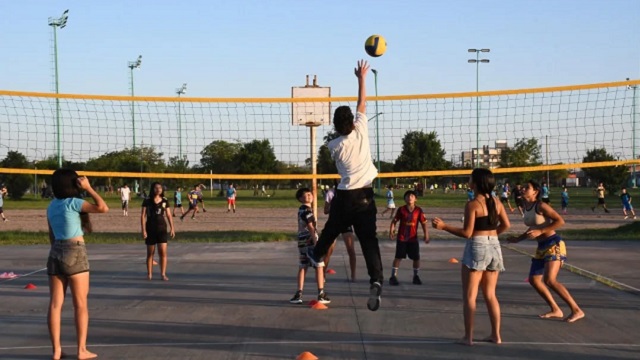 Clases de vóley sin costo en el Tiro Federal  
