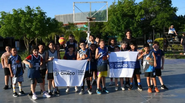 Clases gratuitas de básquet en el Jaime Zapata  