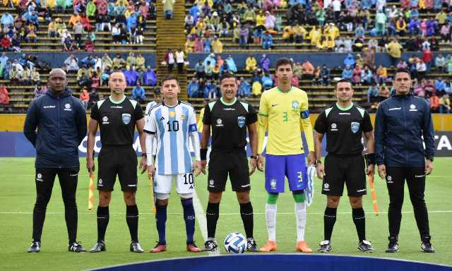 El gol del "Diablito" Echeverri no bastó para el triunfo de Argentina