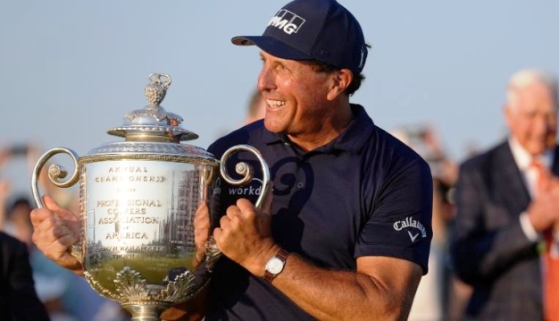 El golfista Phil Mickelson hizo historia en el PGA Championship y batió el récord como el campeón más longevo de un Grand Slam