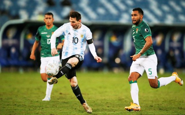 Argentina goleó 4-1 a Bolivia y avanzó como líder de su grupo a los cuartos de final de la Copa América