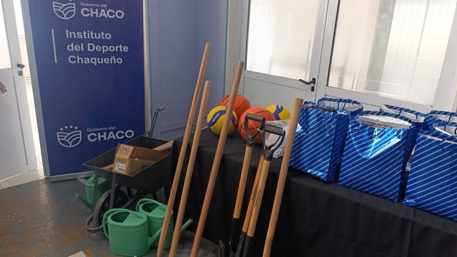 Deportes entreg&oacute; elementos deportivos en Colonia Ben&iacute;tez  