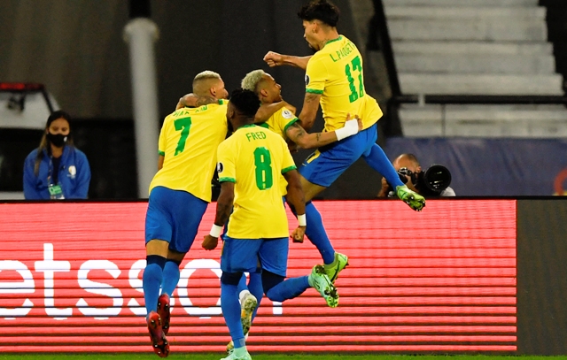 Brasil aprovechó su chance y venció a un difícil Chile