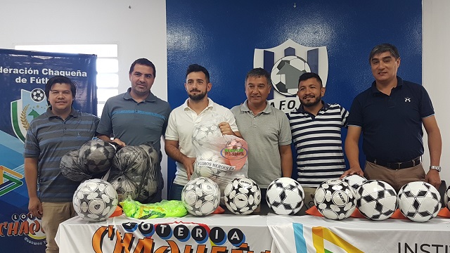 Afoch recibió pelotas y elementos deportivos por parte del Instituto del Deporte y Lotería Chaqueña (Video)