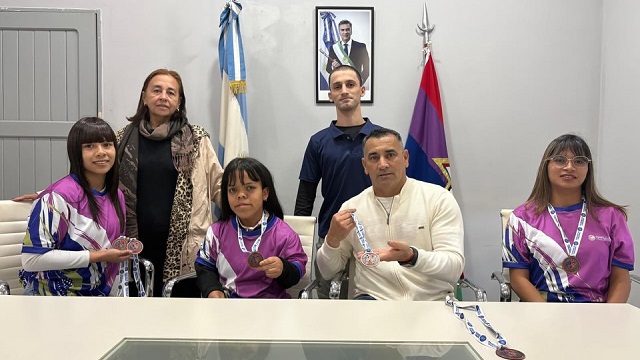 Atletas chaque&ntilde;os fueron distinguidos en el Instituto del Deporte