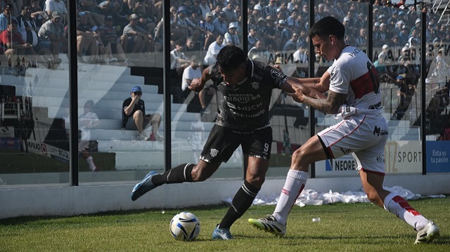 Primera Nacional: For Ever empató con Morón, clasificó y va contra Atlanta