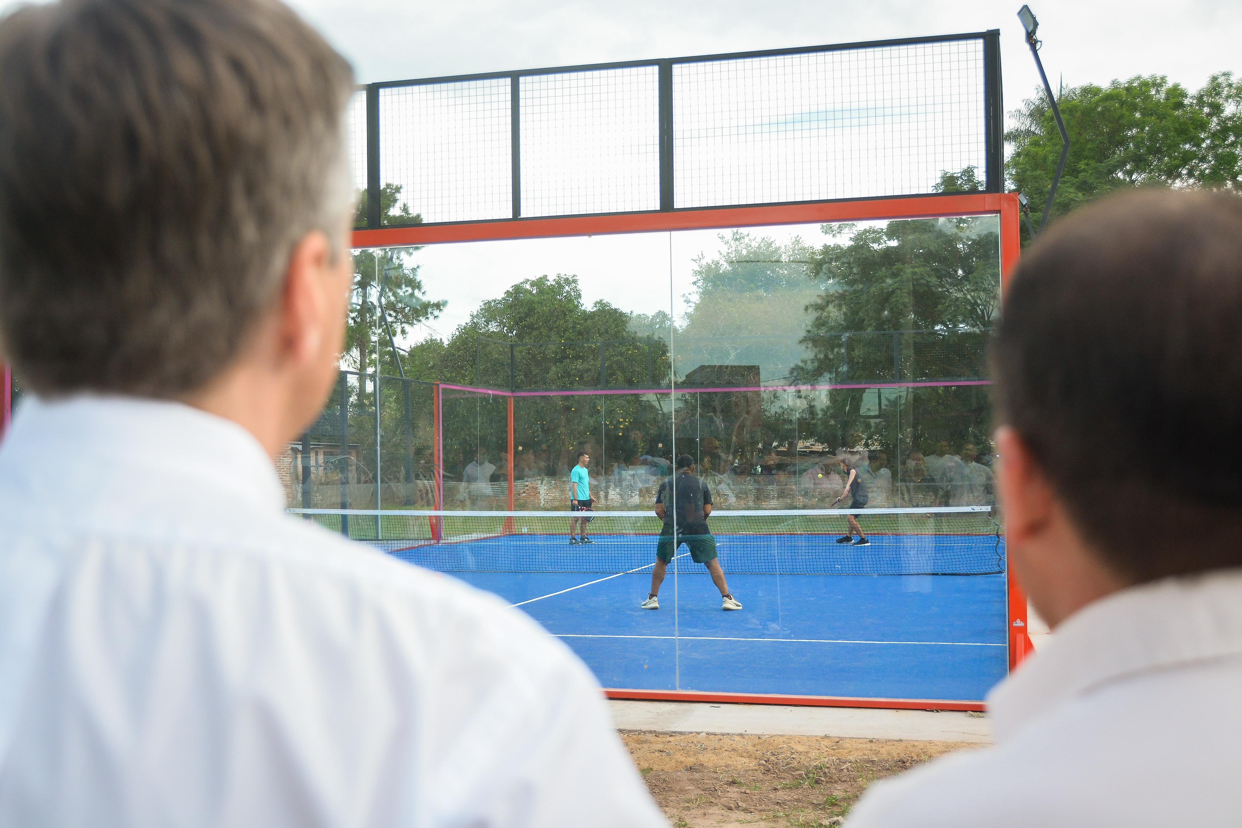PRESIDENCIA ROCA YA TIENE SU PRIMERA CANCHA DE PÁDEL EN EL MARCO DEL 141° ANIVERSARIO*