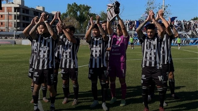 Primera Nacional: Arranque con el pie izquierdo para For Ever