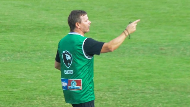 Pedro Llorens dejó de ser el DT de Chaco For Ever