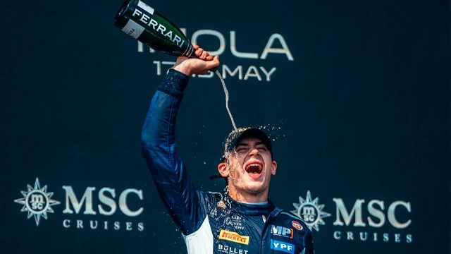 Formula 2: Franco Colapinto ganó en Imola con Juan María Traverso pintado en su auto