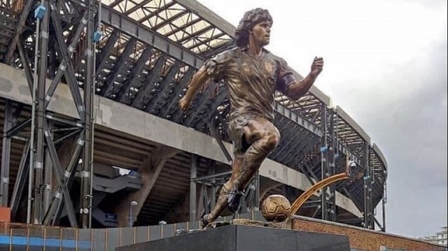 Napoli removió la estatua de Maradona de su estadio y se la devolvió a su autor