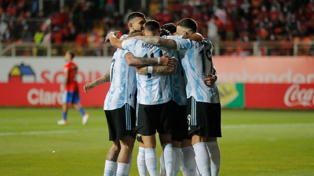 Qatar 2022: Argentina luchó hasta el cansancio y derrotó a Chile que sufre para llegar a Qatar